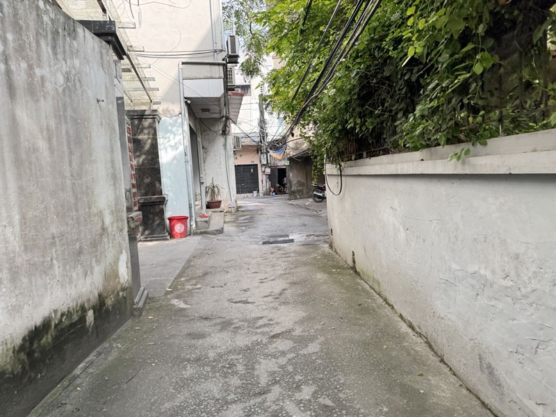 Chính chủ bán căn góc 30m2 nhà C4 cách 20m ra mặt ngõ 197 Phúc Lợi. Vị trí đẹp gần trường chợ 3