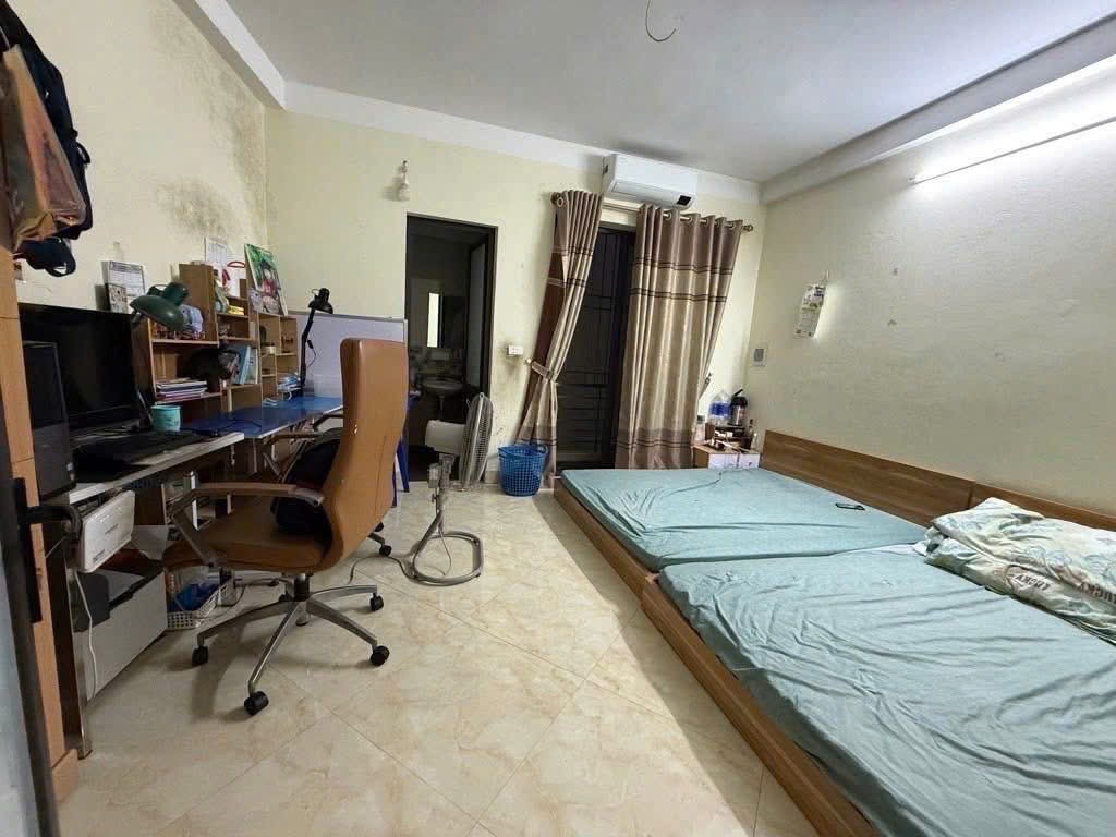 Chỉ hơn 6 tỷ, bán nhà riêng chính chủ phố Định Công 40m,4 tầng mặt tiền 4,5m,ngõ thông,xe 3 gác 3