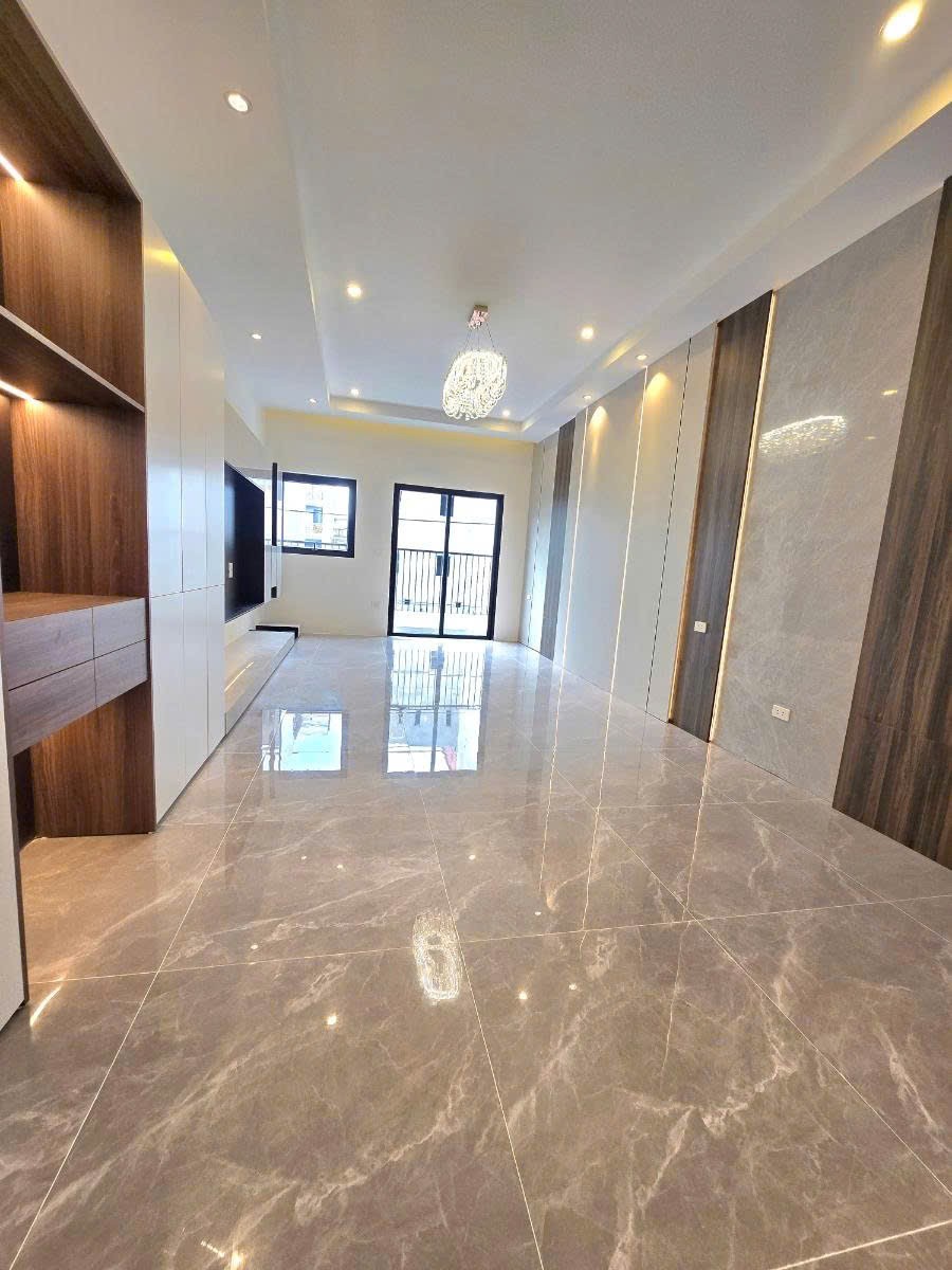 HÀNG HÓT - KHU PHÂN LÔ NGỌC THỤY 5 TẦNG THANG MÁY FULL NỘI THẤT - GẦN CÔNG VIÊN Ở SƯỚNG 2