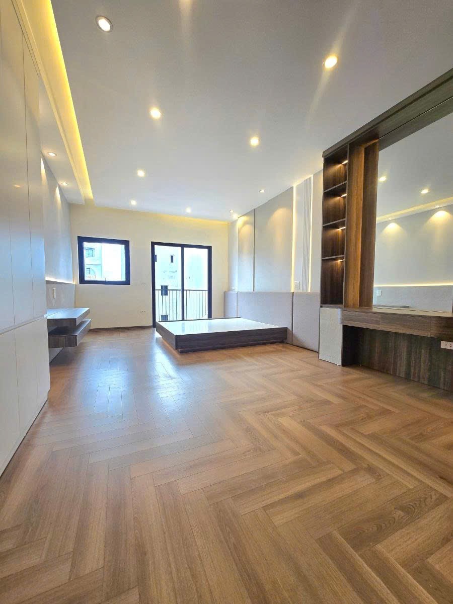 HÀNG HÓT - KHU PHÂN LÔ NGỌC THỤY 5 TẦNG THANG MÁY FULL NỘI THẤT - GẦN CÔNG VIÊN Ở SƯỚNG 3