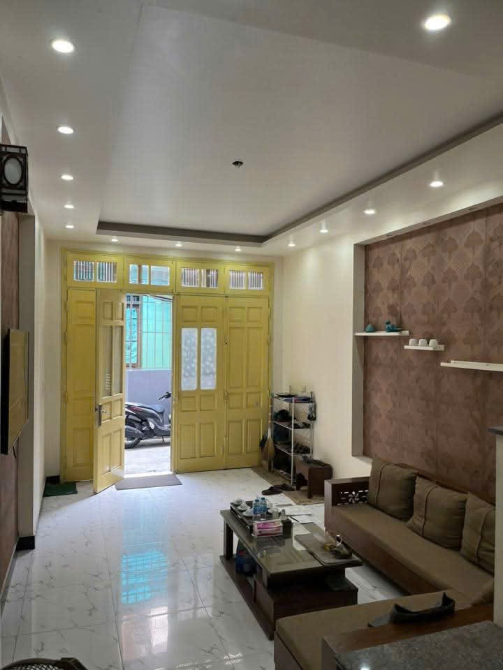 Hàng đầu tư !!! Bán gấp nhà Bồ Đề, Dân xây, Dt 45m, mt ~ 4m chỉ nhỉnh 10 tỷ 5