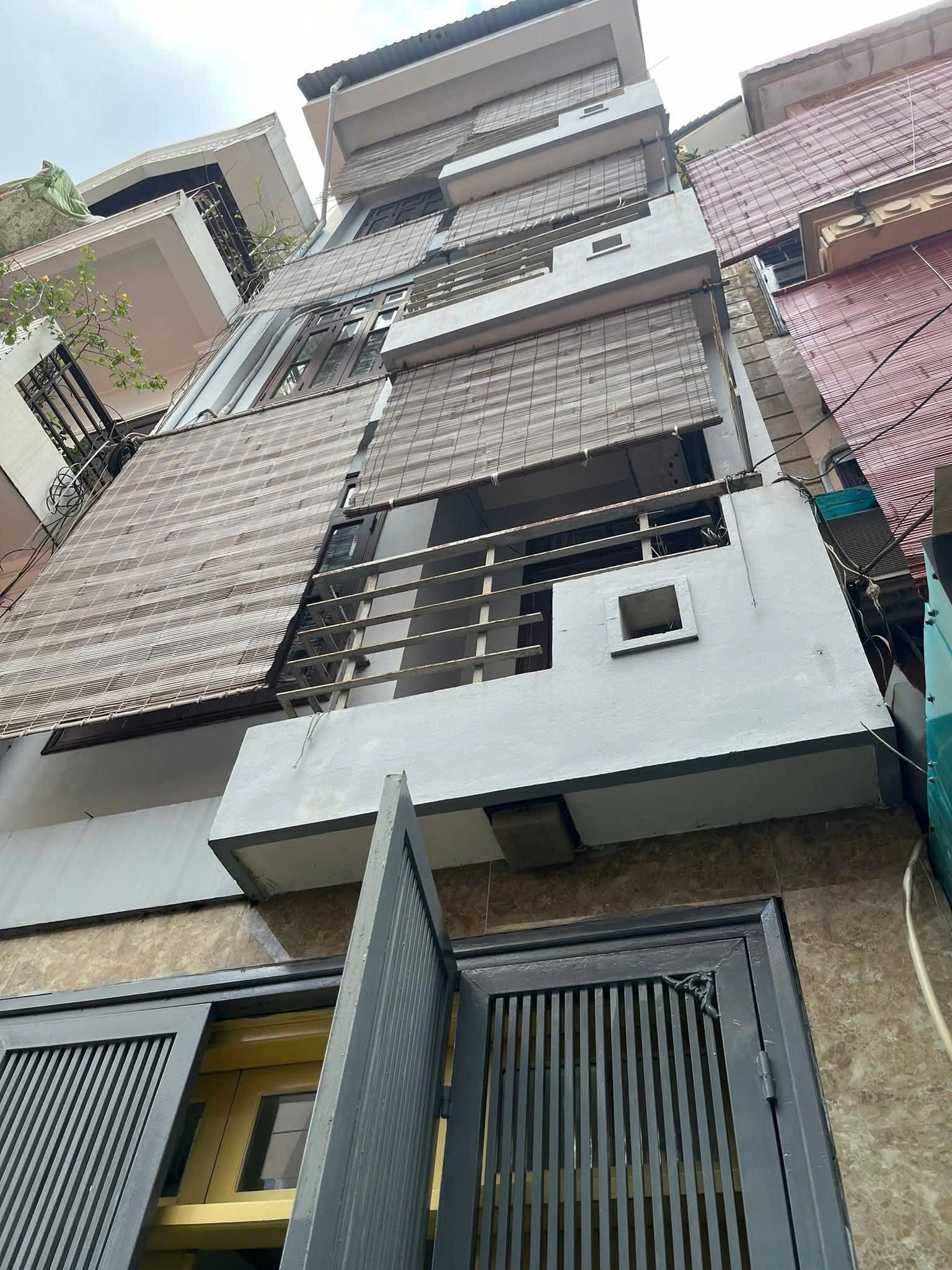 Hàng đầu tư !!! Bán gấp nhà Bồ Đề, Dân xây, Dt 45m, mt ~ 4m chỉ nhỉnh 10 tỷ 4
