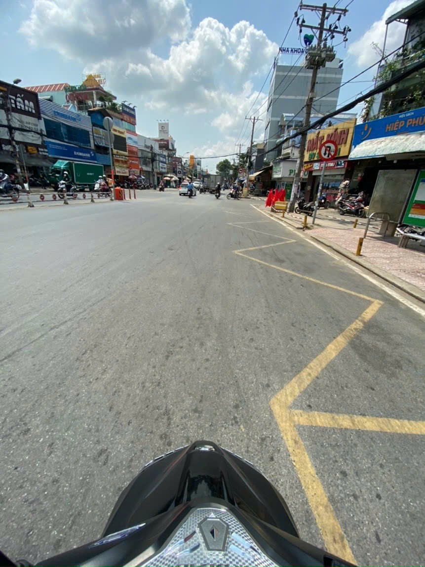 Cần bán Nhà mặt tiền đường Lê Văn Việt, Phường Tăng Nhơn Phú B, Diện tích 240m², 2