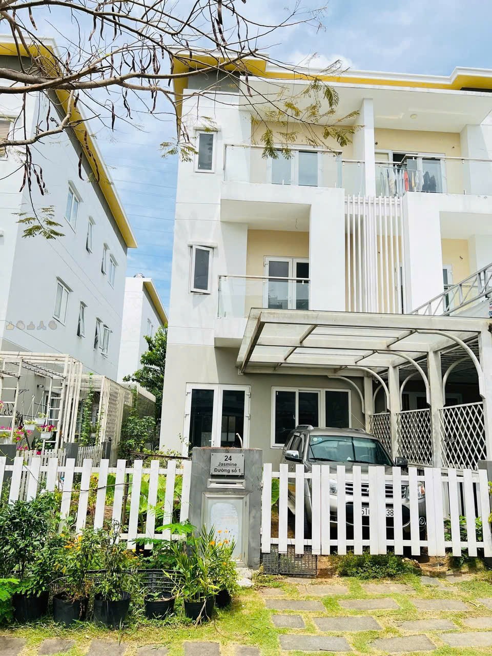 Cần bán Nhà mặt tiền Phường Phú Hữu, Quận 9, Diện tích 161m², Giá 14 Tỷ 4