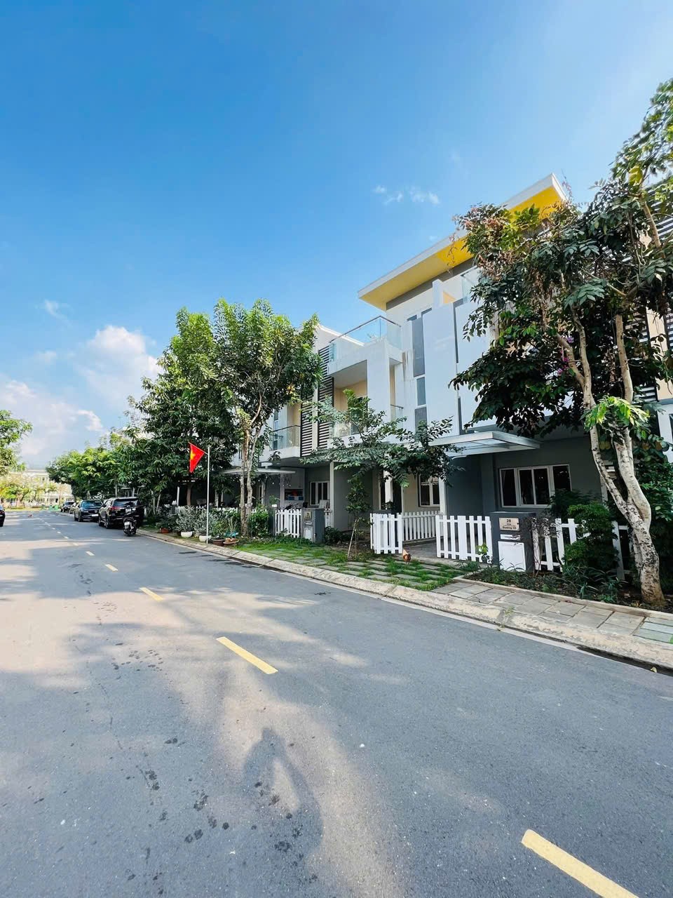 Cần bán Nhà mặt tiền Phường Phú Hữu, Quận 9, Diện tích 161m², Giá 14 Tỷ 6