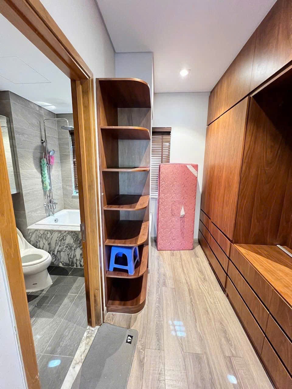Cho thuê Nhà mặt tiền Phường Phước Long B, Quận 9, Diện tích 169m², Giá Thương lượng