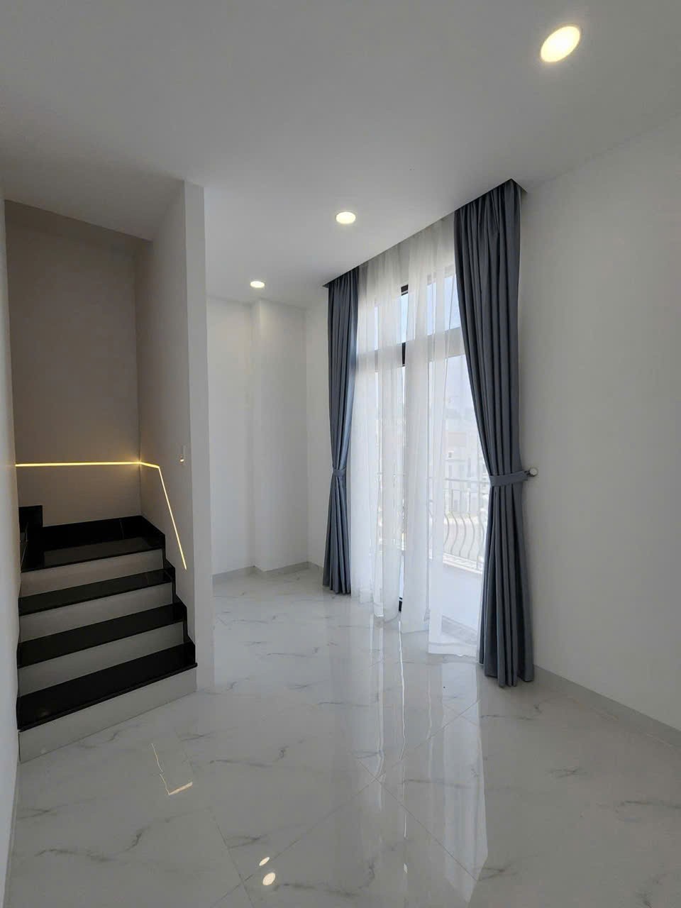 Cho thuê Nhà mặt tiền Quận 9, Hồ Chí Minh, Diện tích 96m², Giá Thương lượng 3