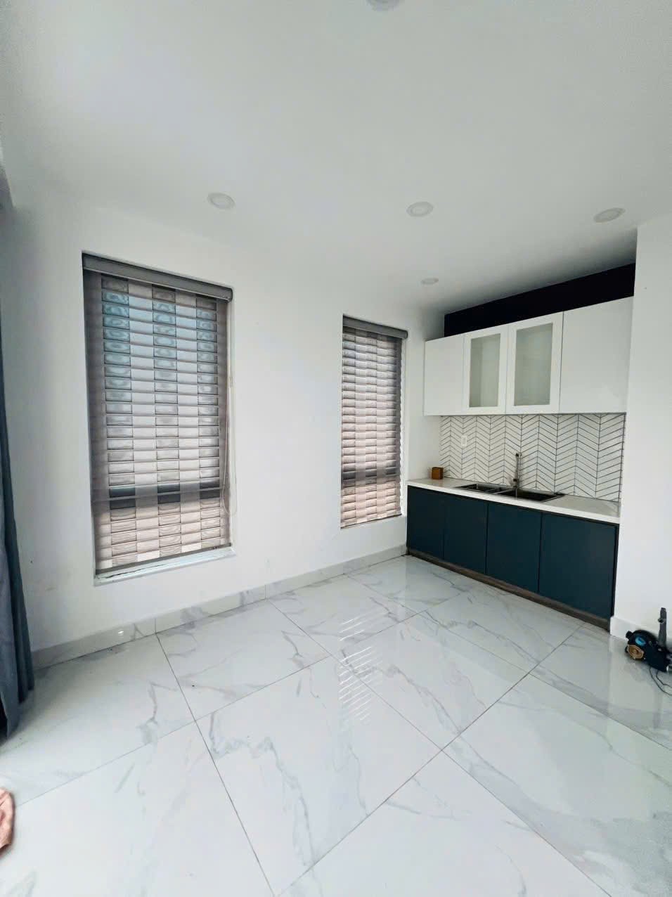 Cần bán Biệt thự Phường Phú Hữu, Quận 9, Diện tích 216m², Giá 028 Triệu/tháng 4