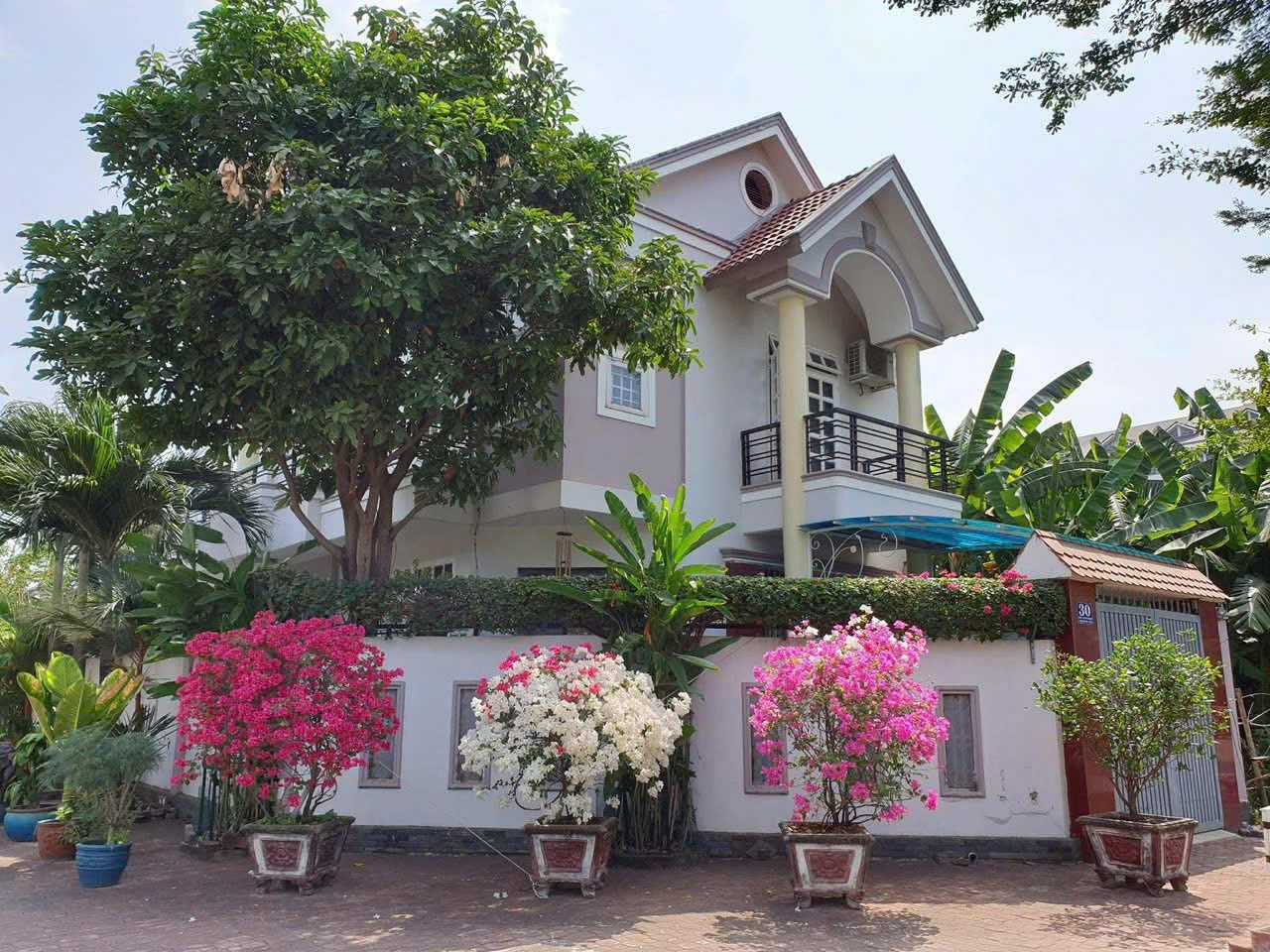 Cần bán Nhà mặt tiền Phường Phước Long B, Quận 9, Diện tích 167m², Giá 17.5 Tỷ 2