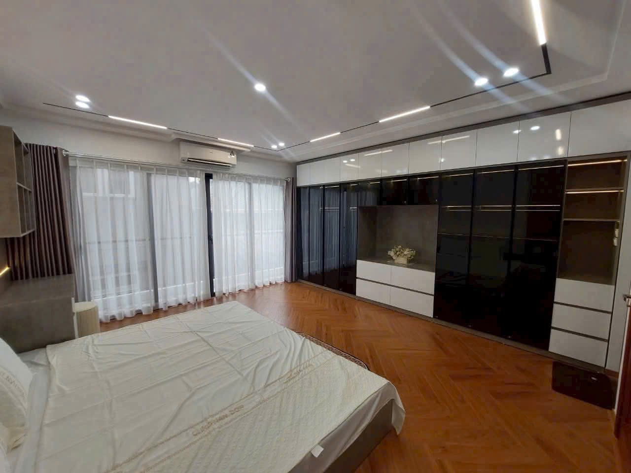 BÁN NHÀ 6 TẦNG THANG MÁY - NGỌC LÂM - OTO ĐỖ CỬA 5
