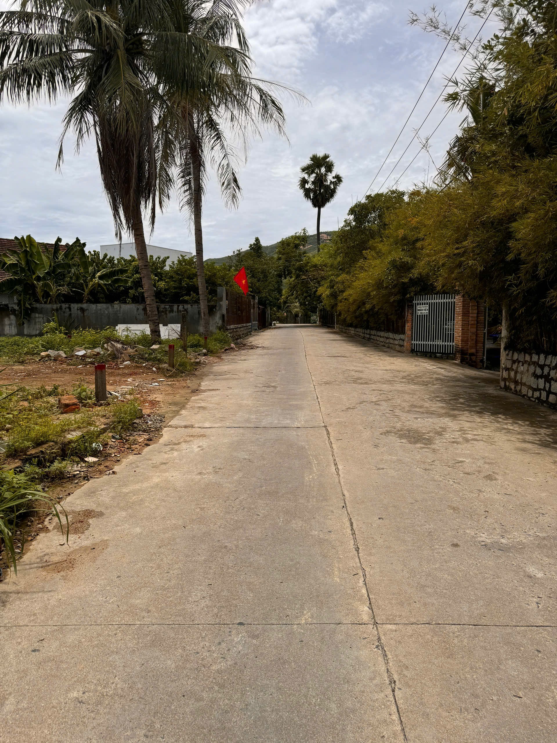 BÁN 2 LÔ MẶT TIỀN ĐƯỜNG NHỰA 2 OTO ĐUA, VÕNG DÕNG, VĨNH TRUNG, NHA TRANG. 2