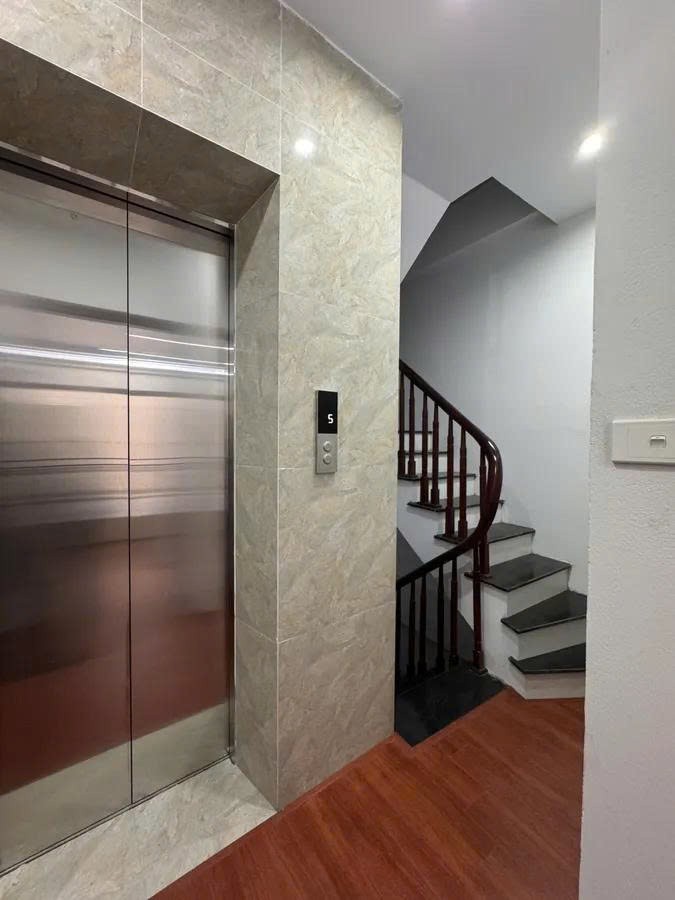 Bán nhà Văn Phú Hà Đông - DT 35M X 5 TẦNG - Có thang máy - Ra ô tô chỉ 3 bước chân 2