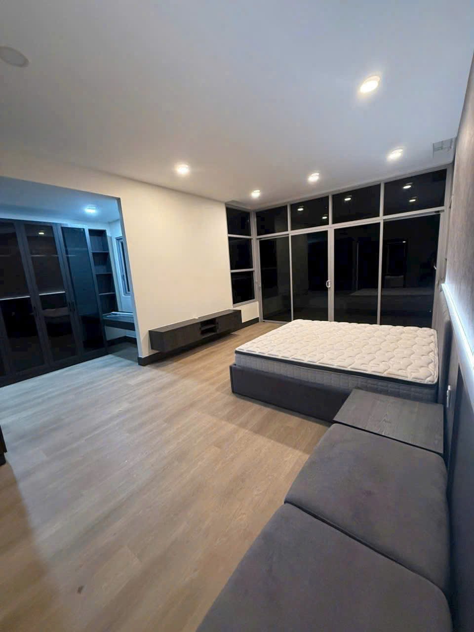 Cho thuê Biệt thự Phường Phú Hữu, Quận 9, Diện tích 480m², Giá 57 Triệu/tháng 2