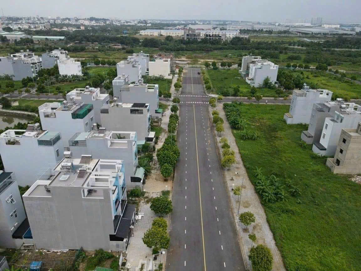 Cần bán Đất Phường Phước Long B, Quận 9, Diện tích 98m², Giá 10.8 Tỷ 2