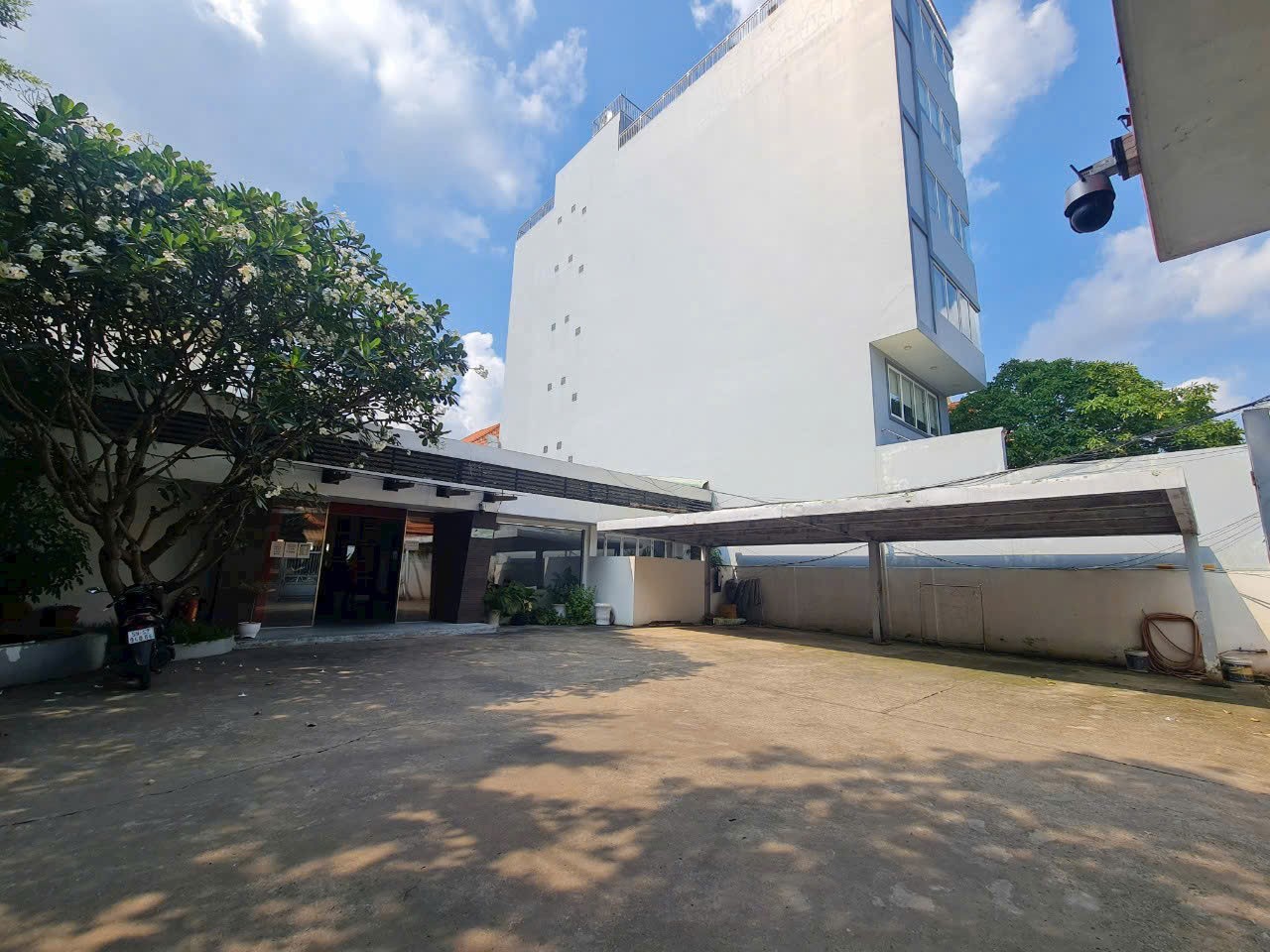 Cho thuê Biệt thự Phường Thảo Điền, Quận 2, Diện tích 1300m², Giá Thương lượng 3