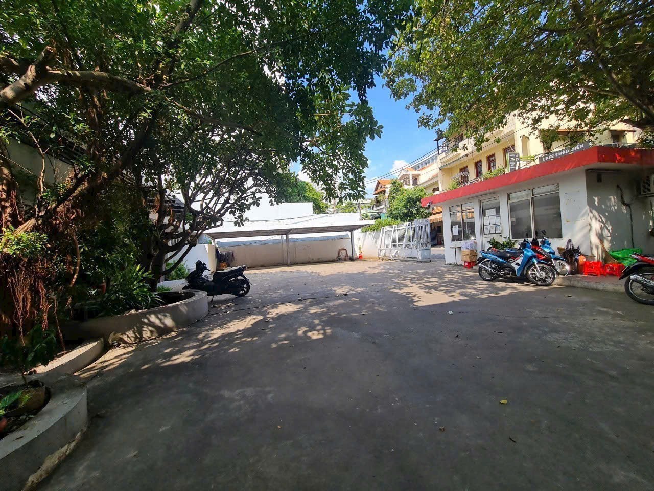Cho thuê Biệt thự Phường Thảo Điền, Quận 2, Diện tích 1300m², Giá Thương lượng 4