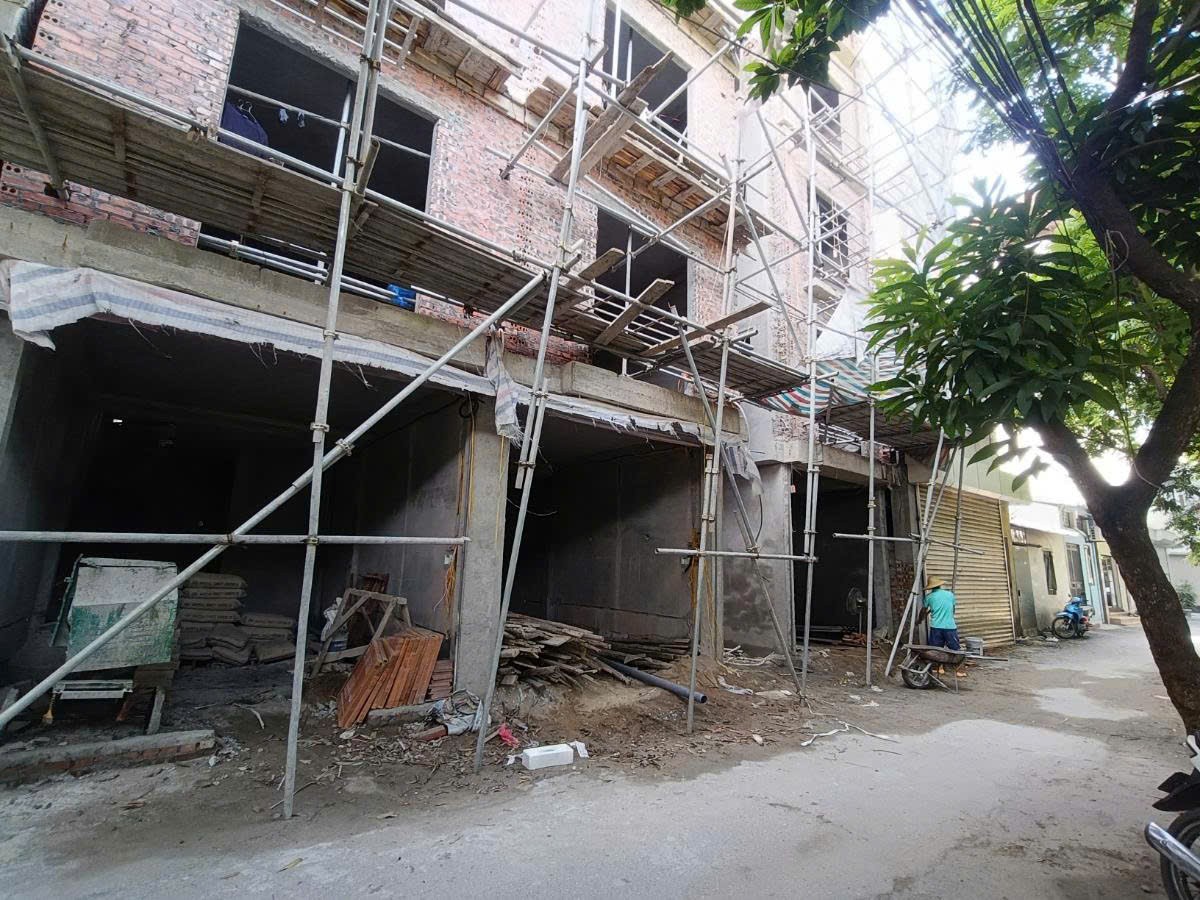 NHÀ ĐẸP XÂY MỚI, 5 TẦNG  - THANG MÁY - LONG BIÊN 8.2 TỶ 5
