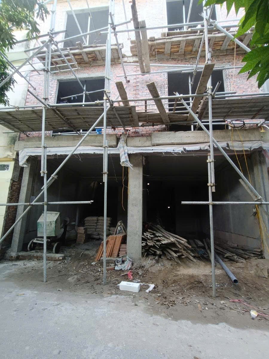NHÀ ĐẸP XÂY MỚI, 5 TẦNG  - THANG MÁY - LONG BIÊN 8.2 TỶ