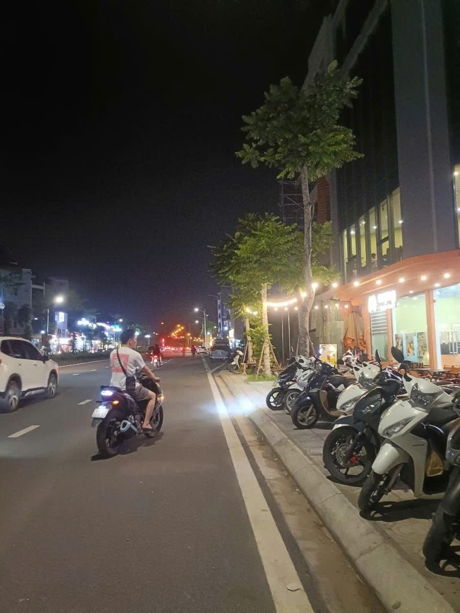 Nhà đẹp dân xây 3 tầng, ngõ ô tô 7 chỗ thông, ngõ nông ngắn. 4