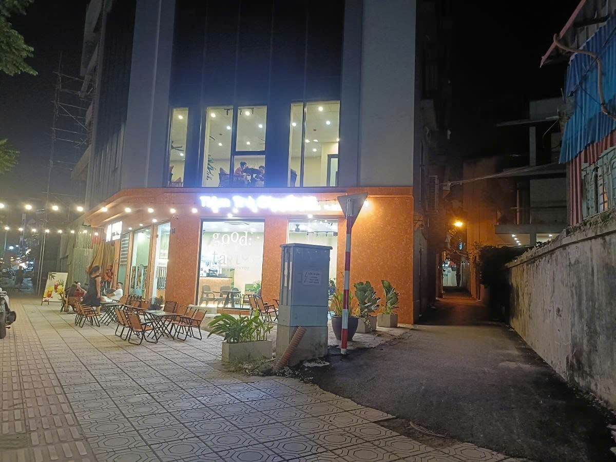 Nhà đẹp dân xây 3 tầng, ngõ ô tô 7 chỗ thông, ngõ nông ngắn.