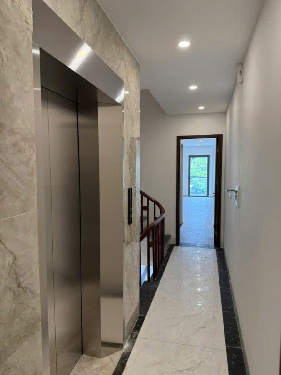 NGÕ THÔNG - Ô TÔ TRÁNH NHÀ ĐẸP 5 TẦNG MỚI, FULL NỘI THẤT - KINH DOANH LONG BIÊN 3