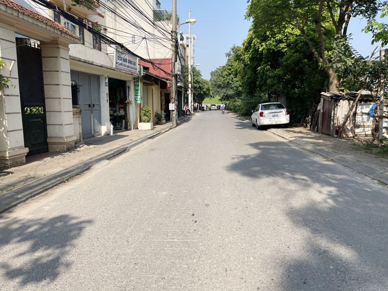 Cần bán 68,2m2 nhà 3 tầng tổ 8 Thạch Bàn. Đường ô tô tránh, ngay cạnh trường học & chợ