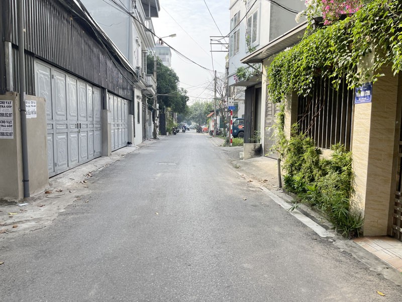 Cần bán 68,2m2 nhà 3 tầng tổ 8 Thạch Bàn. Đường ô tô tránh, ngay cạnh trường học & chợ 3