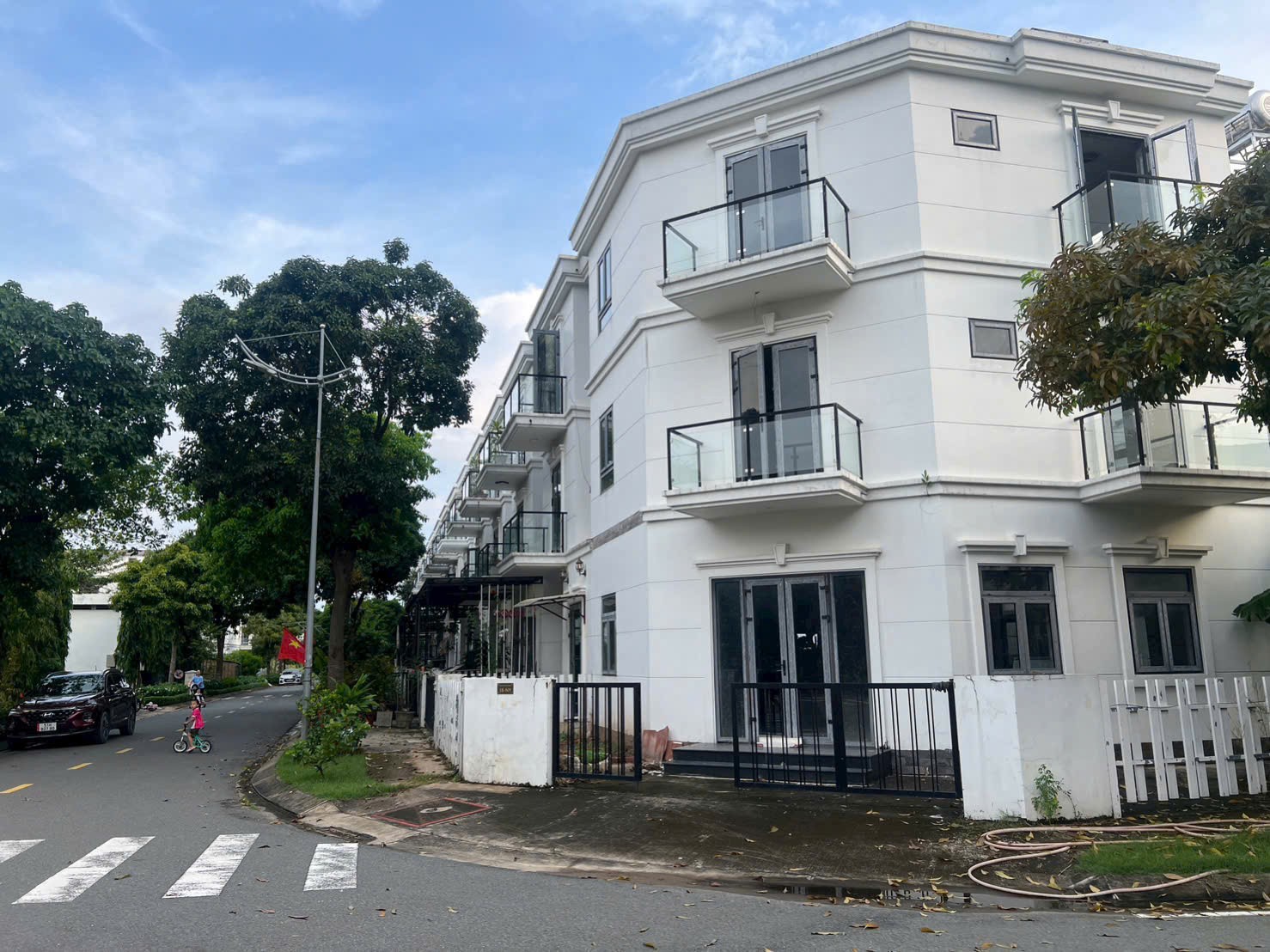 Cần bán Nhà mặt tiền Quận 9, Hồ Chí Minh, Diện tích 178m², Giá 11.5 Tỷ 2