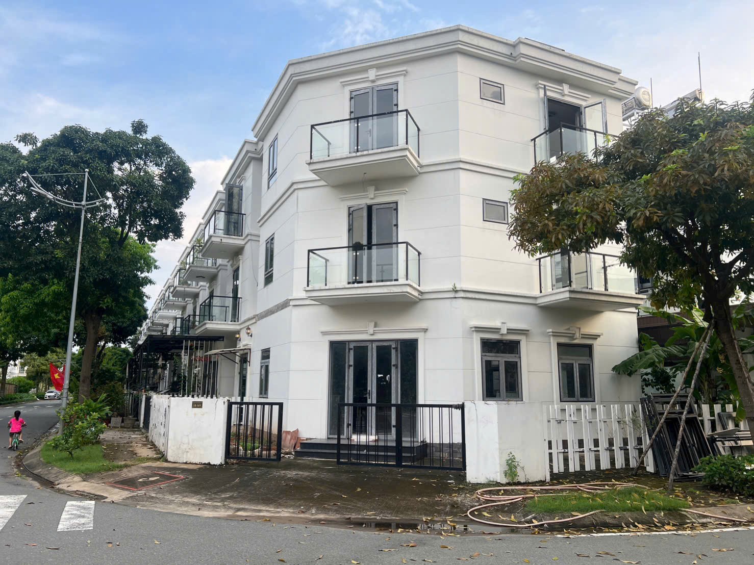 Cần bán Nhà mặt tiền Quận 9, Hồ Chí Minh, Diện tích 178m², Giá 11.5 Tỷ