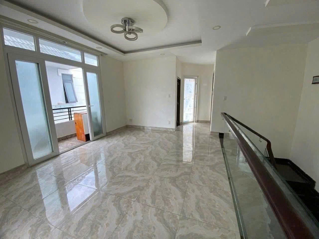 Cho thuê Nhà mặt tiền Phường Phú Hữu, Quận 9, Diện tích 160m², Giá 20 Triệu/tháng
