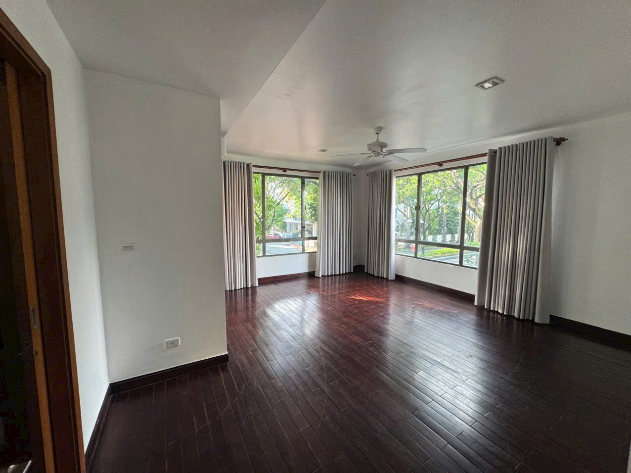 Cho thuê Căn hộ chung cư Quận 2, Hồ Chí Minh, Diện tích 150m², Giá Thương lượng 2