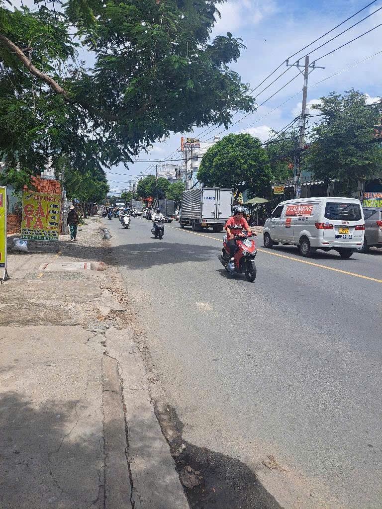 NHÀ MẶT TIỀN LÊ VĂN KHƯƠNG, QUẬN 12 NGANG 5M NHĨNH NHẸ 10₫ 5