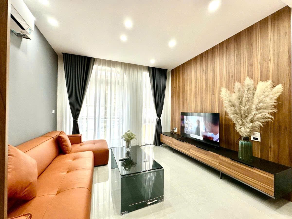 BÁN NHÀ TRUNG TÂM THẠCH BÀN LONG BIÊN THANG MÁY Ô TÔ VÀO NHÀ 2
