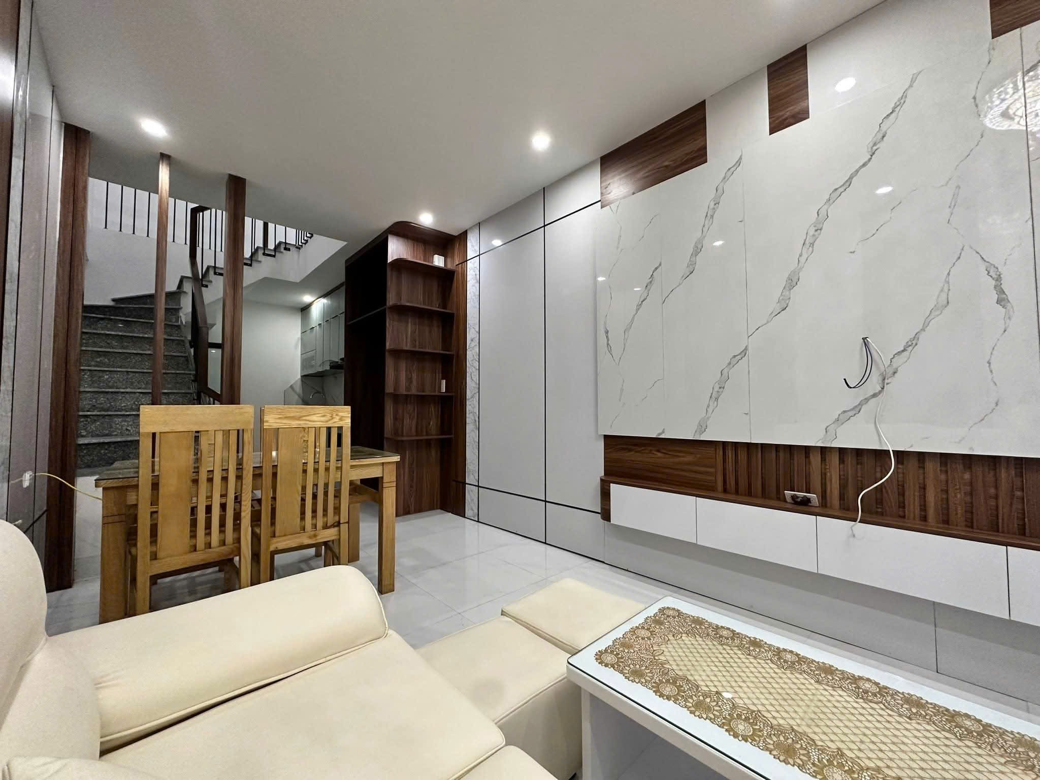KHU VIP NGUYỄN SƠN LONG BIÊN BÁN NHÀ 6 TẦNG NHỈNH 8 TỶ 2