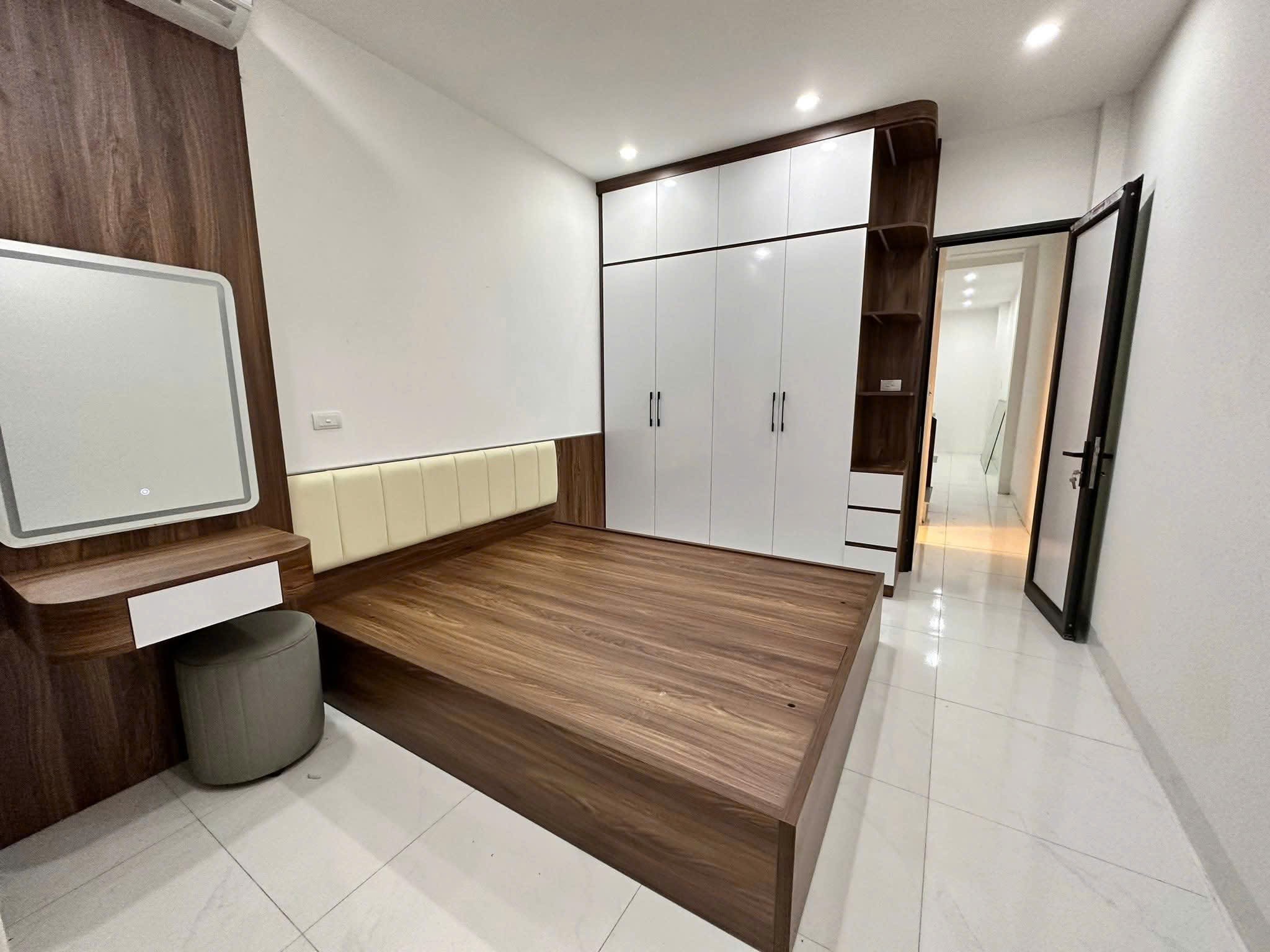KHU VIP NGUYỄN SƠN LONG BIÊN BÁN NHÀ 6 TẦNG NHỈNH 8 TỶ 4