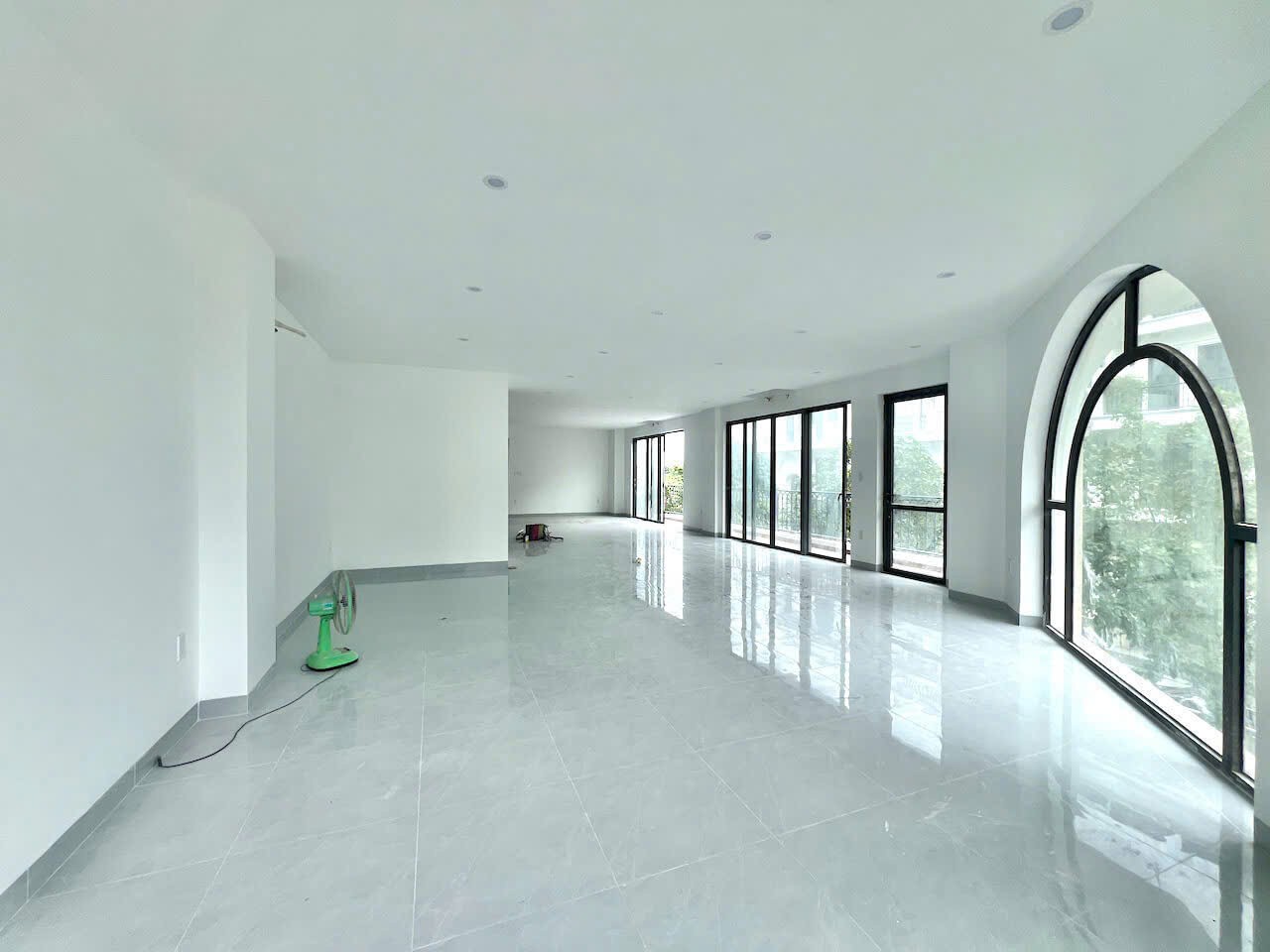 Cho thuê Nhà mặt tiền Phường Hiệp Bình Phước, Thủ Đức, Diện tích 205m², Giá 50 Triệu/tháng 2