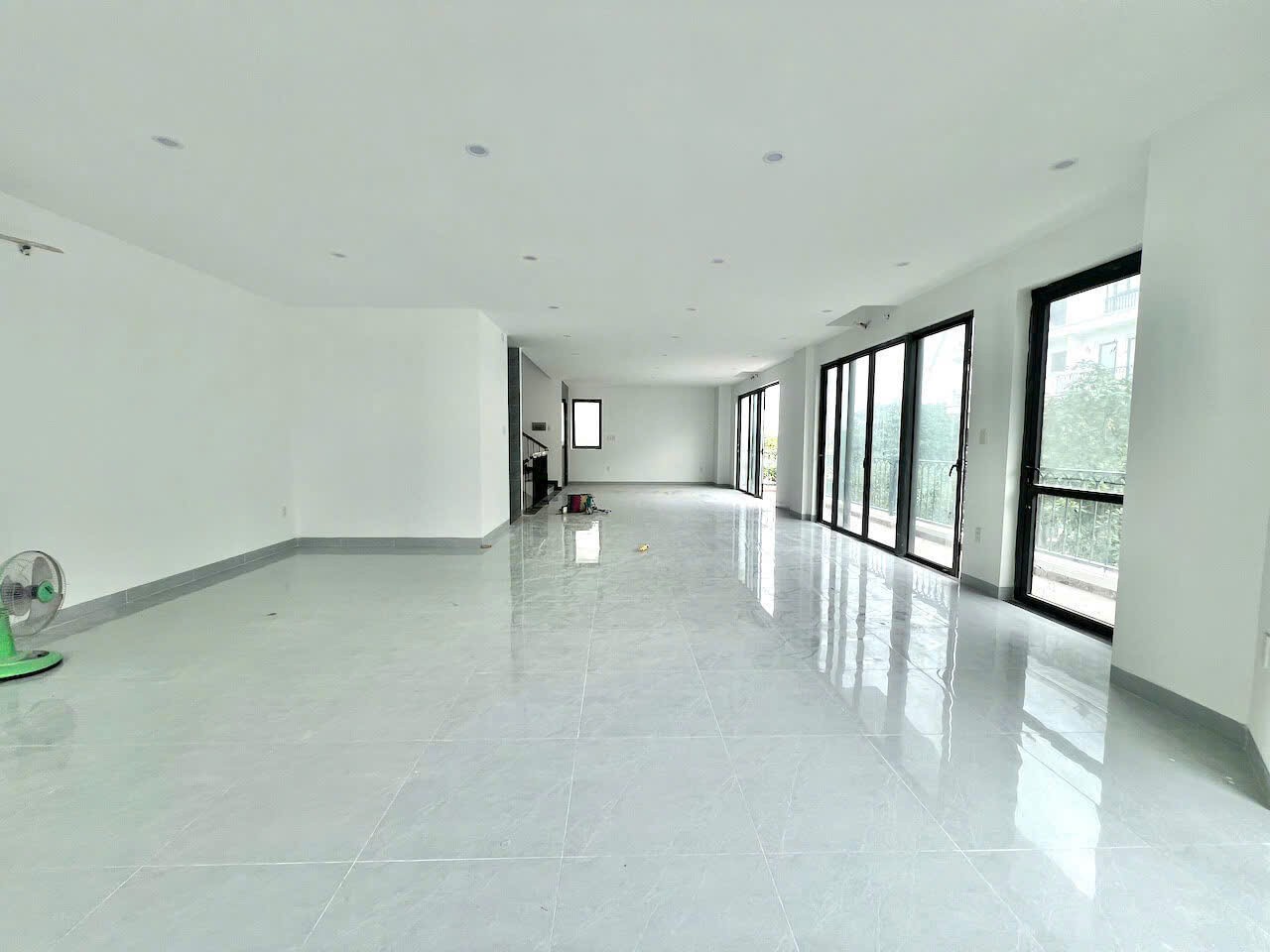 Cho thuê Nhà mặt tiền Phường Hiệp Bình Phước, Thủ Đức, Diện tích 205m², Giá 50 Triệu/tháng 3