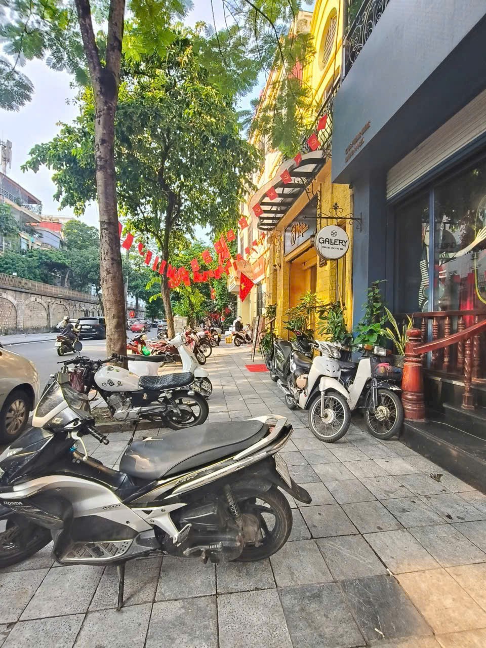 SIÊU MẶT PHỐ PHÙNG HƯNG  MẶT TIỀN CỰC RỘNG .SỔ VUÔNG ĐÉT TRƯỚC SAU .– KINH DOANH  SIÊU ĐỈNH–