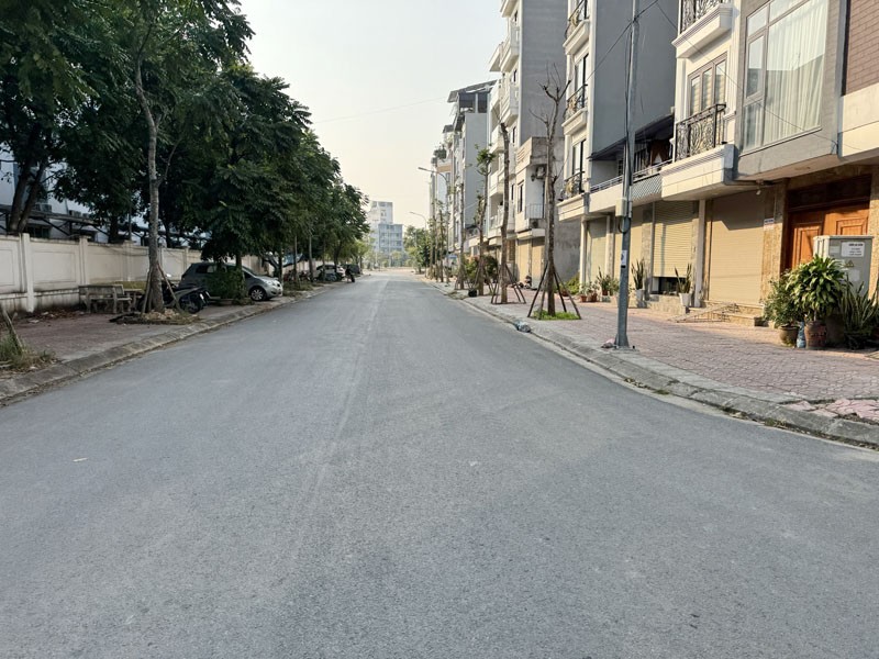 Cần bán lô góc 30m2 đất TĐC Ngọc Thụy. Đường rộng 15m, view trường học siêu thoáng