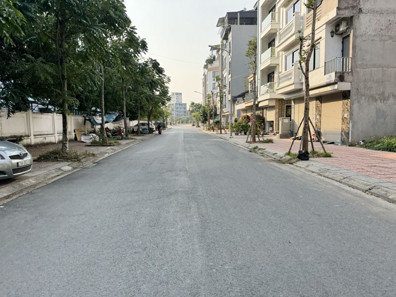 Cần bán lô góc 30m2 đất TĐC Ngọc Thụy. Đường rộng 15m, view trường học siêu thoáng 3