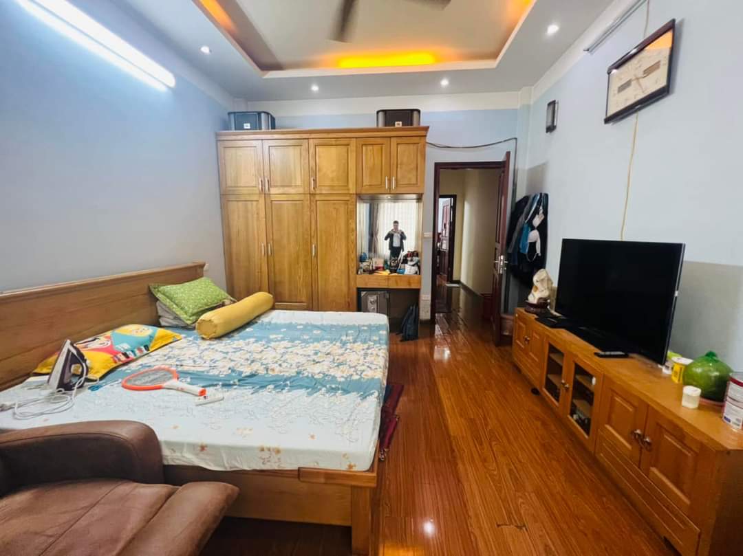 Bán nhà Khúc Thừa Dụ Cầu Giấy DT 52m2 5T MT 4.1m 11.2 tỷ ô tô.