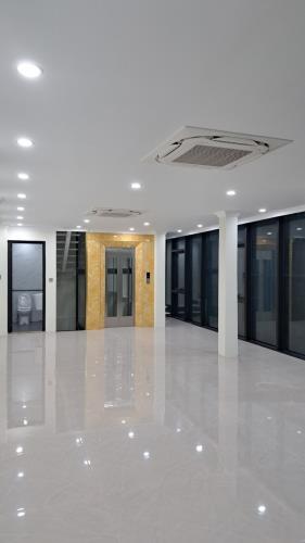 Cho thuê văn phòng, cửa hàng 2 mặt tiền, dt 70m2 x 6 tầng khu Vĩnh Phúc, giá 60tr.