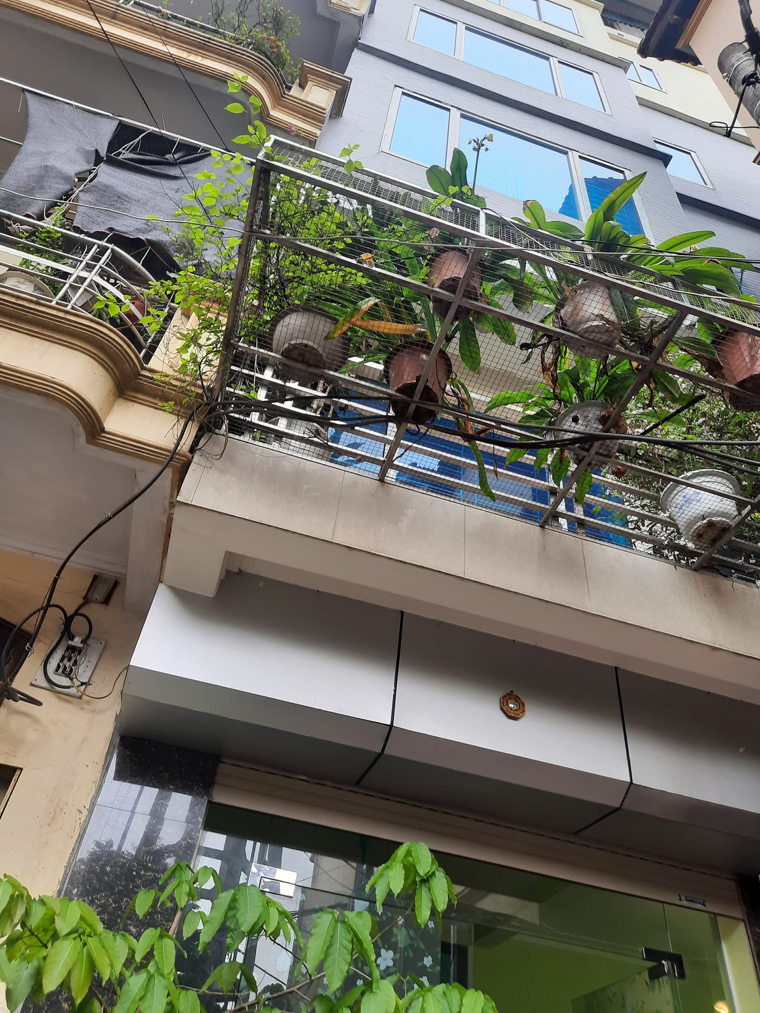 Bán nhà 32.3 Nguyễn Phong Sắc 13 Tỷ, DT 70m2, MT 6.3m Ô TÔ tránh. 2