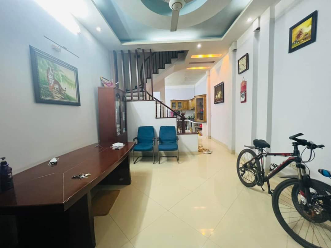Bán nhà Khúc Thừa Dụ Cầu Giấy DT 52m2 5T MT 4.1m 11.2 tỷ ô tô. 2