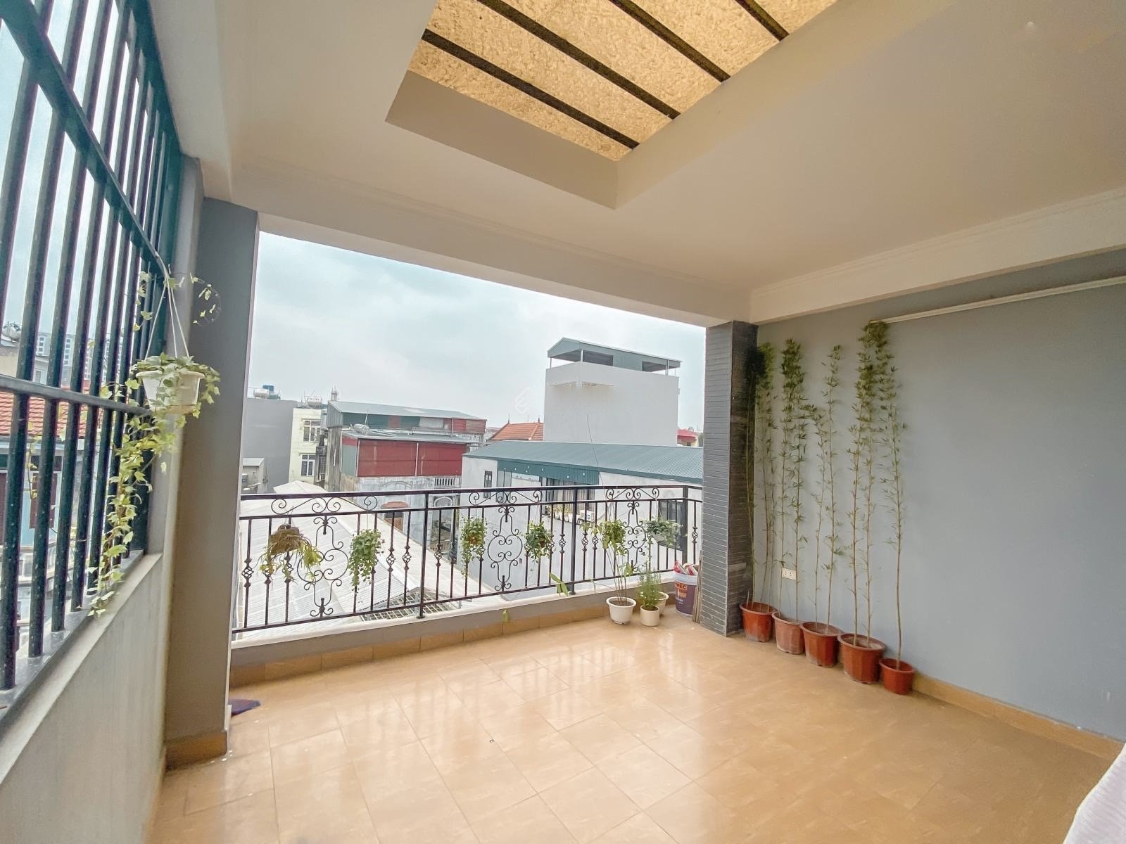 Cho thuê nhà riêng Phố Trạm, Phường Long Biên, 40m x 5 tầng, MT 4m, giá 13 triệu 3