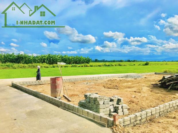 BÁN NHANH LÔ BIỆT THỰ 200M2 NGAY CHỢ LẠC THÀNH, DT609 ĐI VÔ 500M