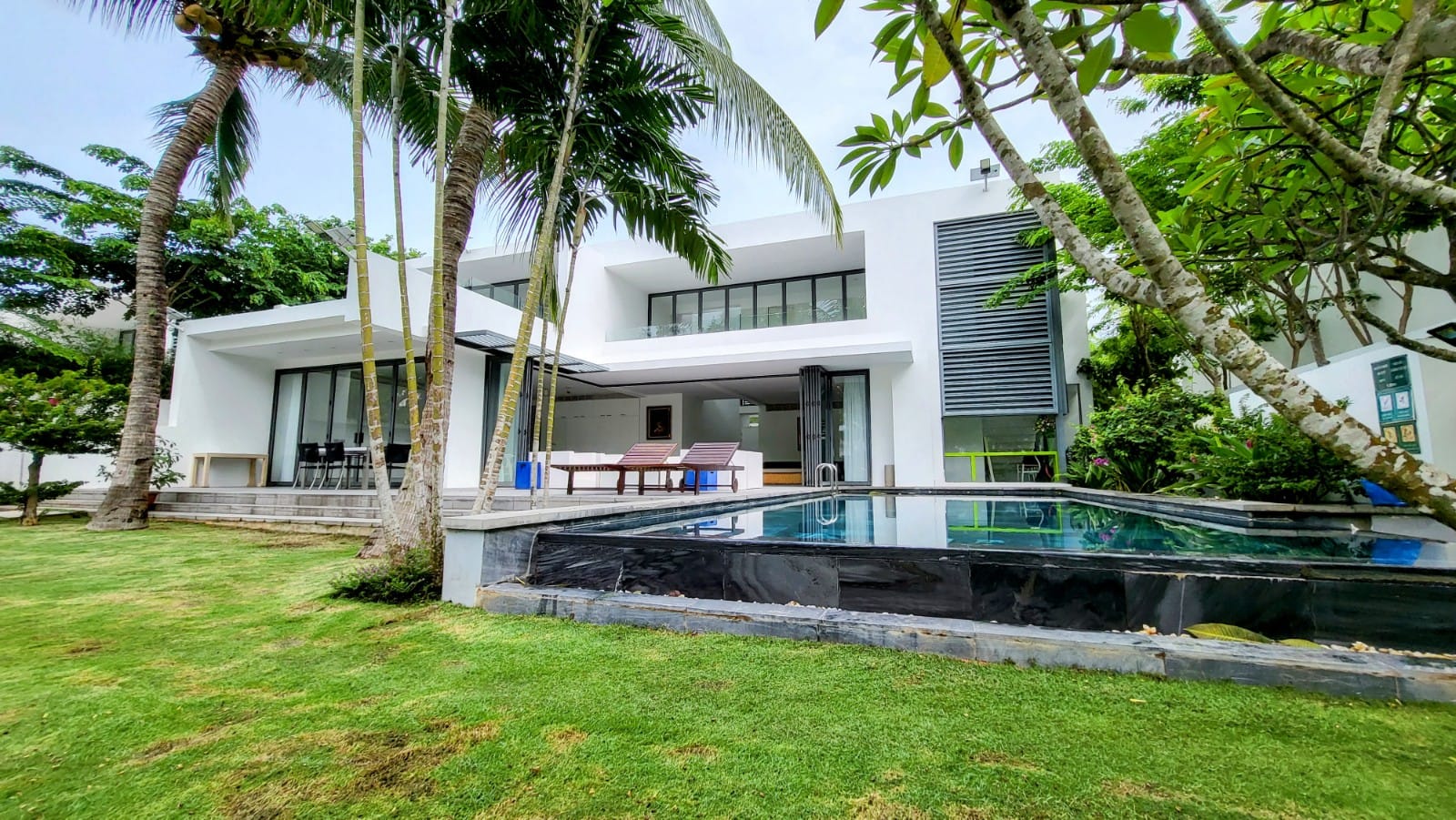 Sang nhượng Villa đơn lập 5PN Sanctuary Hồ Tràm, DT 808m2, Full nội thất, Giá 29 tỷ(thương lượng). LH: 0909.961.711 8