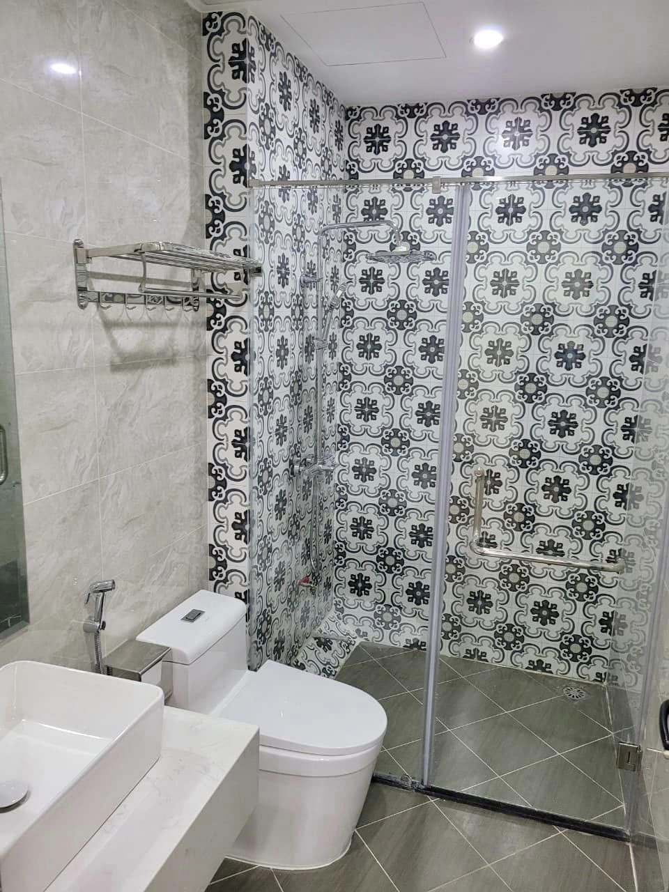 Bán nhà Mới phố Chiến thắng Hà Đông DTSD 150m2 5 tầng mặt tiền 6m 3.85 tỷ  full nội thất 5