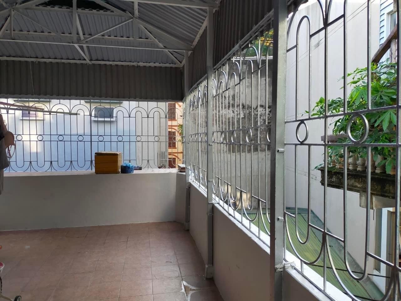 Chủ cần bán căn nhà 43m2 tại Hoàng Hoa Thám, mặt ngõ thông kinh doanh sầm uất 6