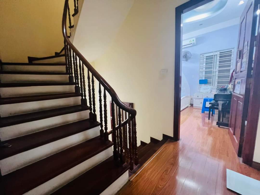 Bán nhà Khúc Thừa Dụ Cầu Giấy DT 52m2 5T MT 4.1m 11.2 tỷ ô tô. 6